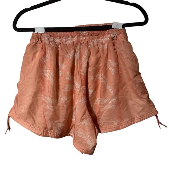 NWOT ADIDAS LIGHTWEIGHT WOVEN SHORTS LIGHT PINK/CORAL NEVER WORN! - Picture 4 of 4